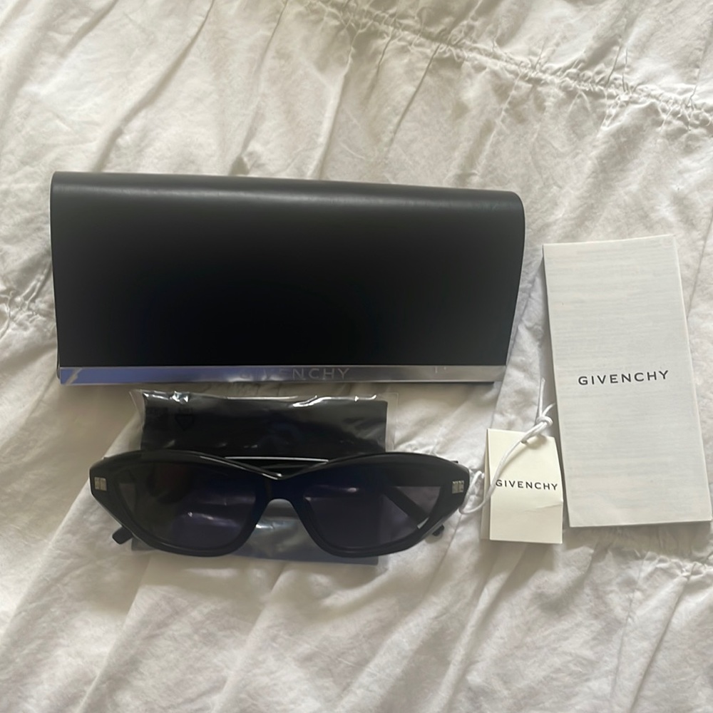 Brand new never used givenchy gv day sunglasses in black